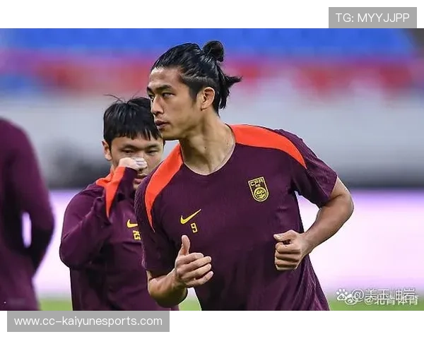 足球球星突然晕倒赛场引关注 医生紧急处理后送医治疗恢复良好