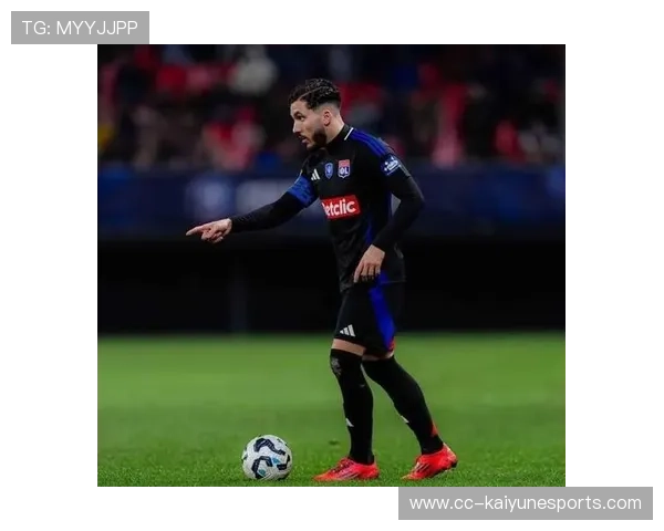 里昂足球明星的崛起与辉煌：从青训到国际赛场的精彩历程